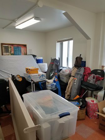 A room with a lot of stuff in it.