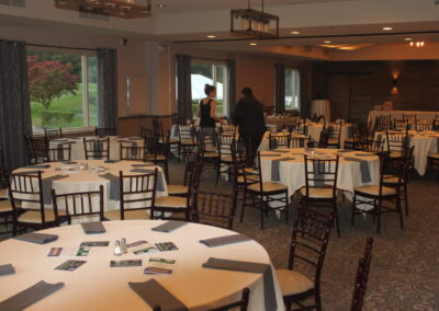 A room full of tables and chairs.