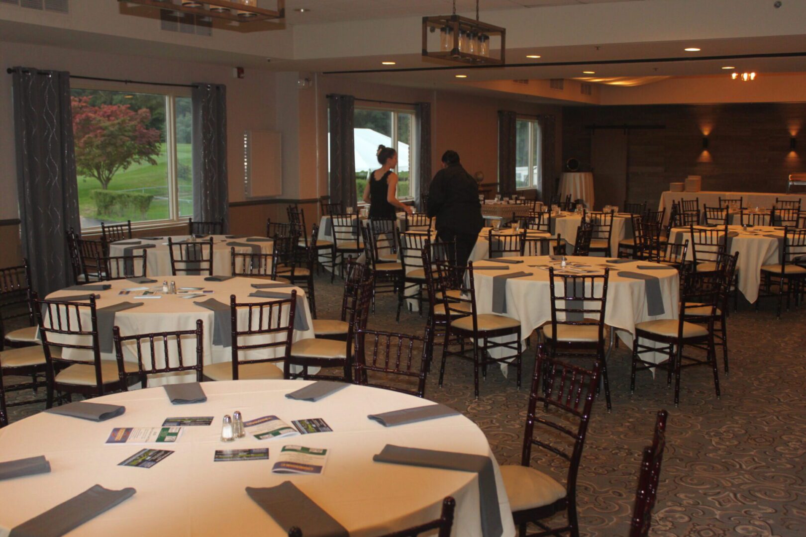 A room full of tables and chairs.
